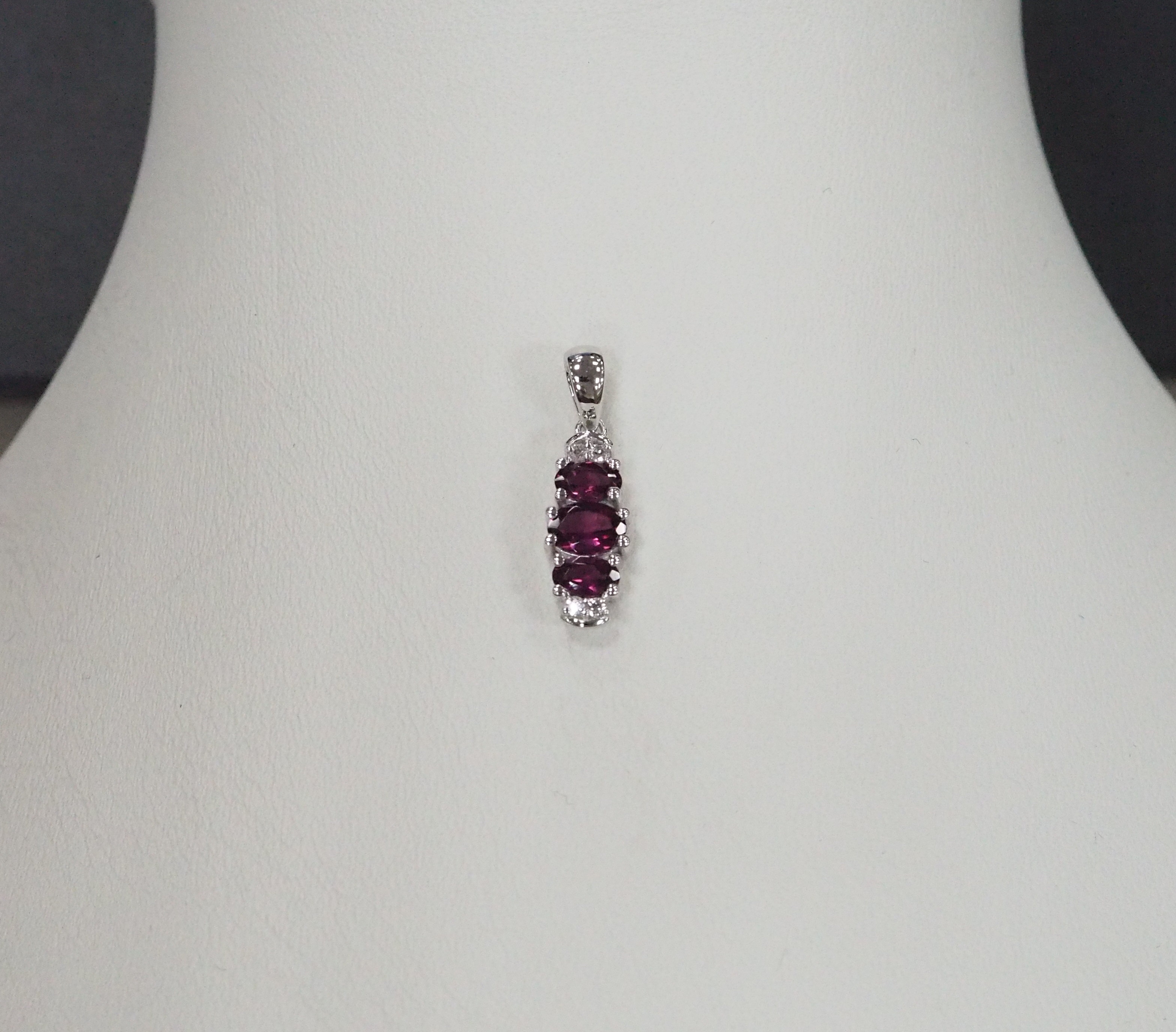 Серебряная подвеска с гранатами Умбалит